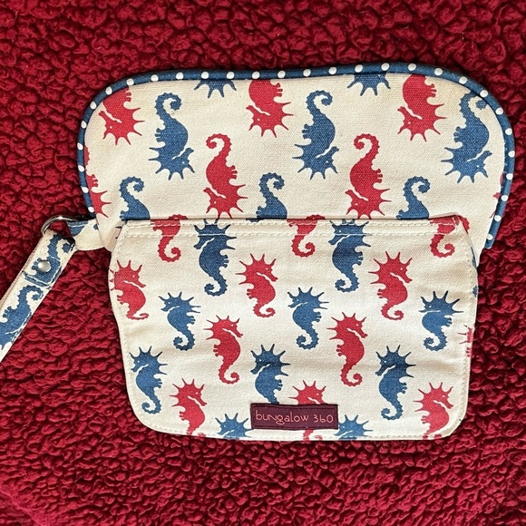 Rare BUNGALOW 360 Seahorse Print Canvas Wristlet Clutch Natural/Beige Red Blue - Picture 9 of 10